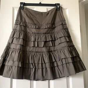 Akris Punto Tiered Ruffles Midi Skirt Size 8 Solid Olive Green Color Bohemian